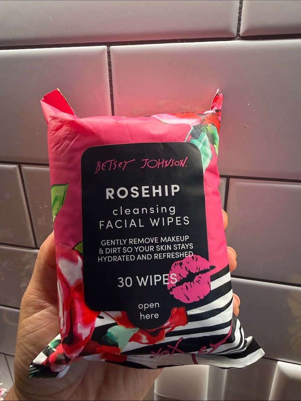 Betsey Johnson Rosehip Cleansing Facial Wipes - Pink (30 Count)
